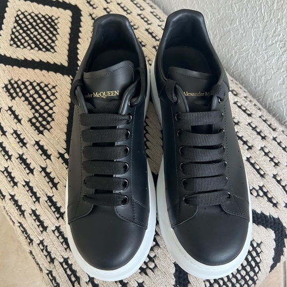 Alexander McQueen Mens Black Sneakers - Picture 2 of 6